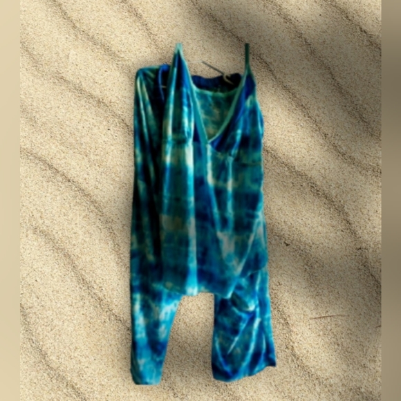 Secret Treasures Other - Capris Lounge Set tie dyed